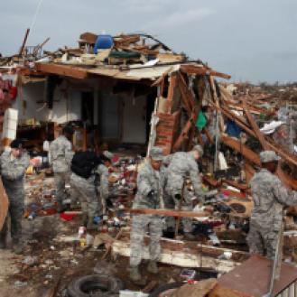 la-na-nn-oklahoma-tornado-mourning-and-rebuild-001